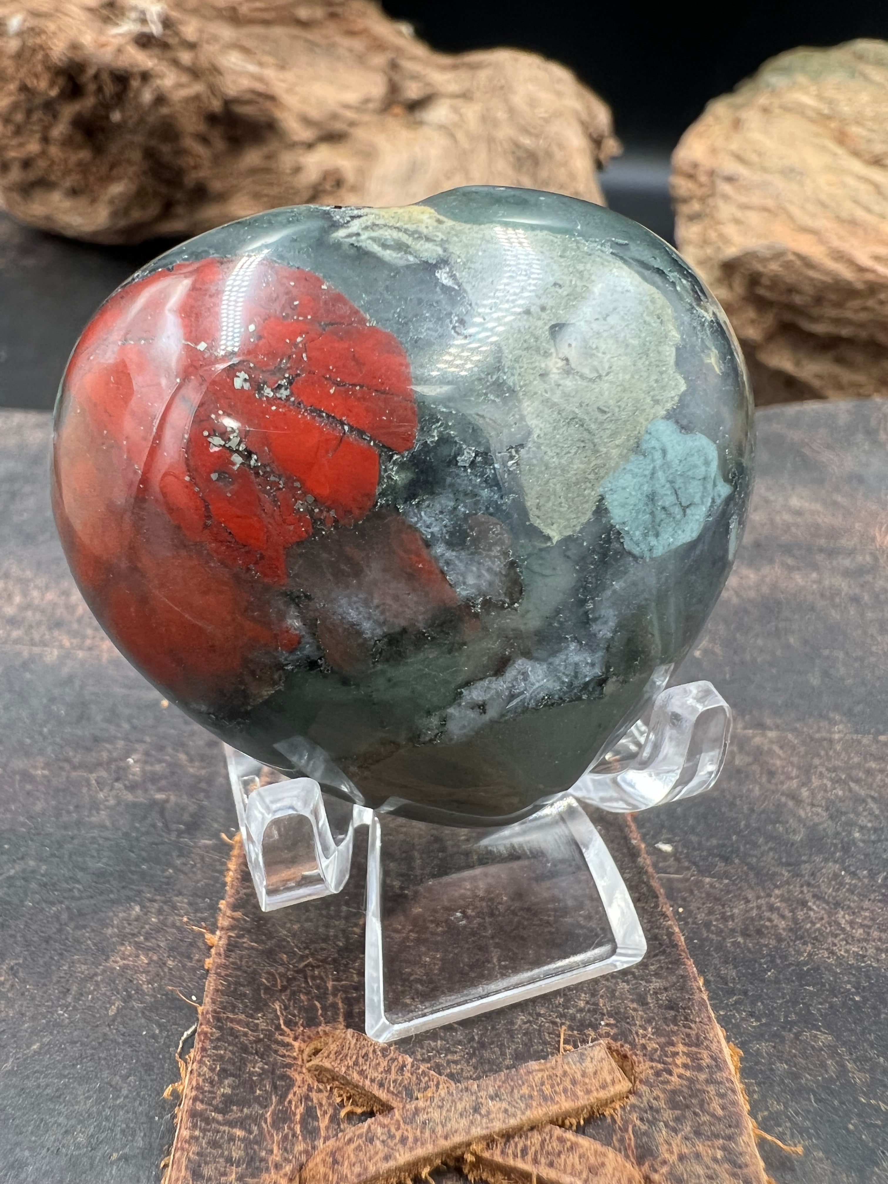 Stone 3D Puff Hearts of the Forest :: 40-45mm (Medium) :: with Display Stand