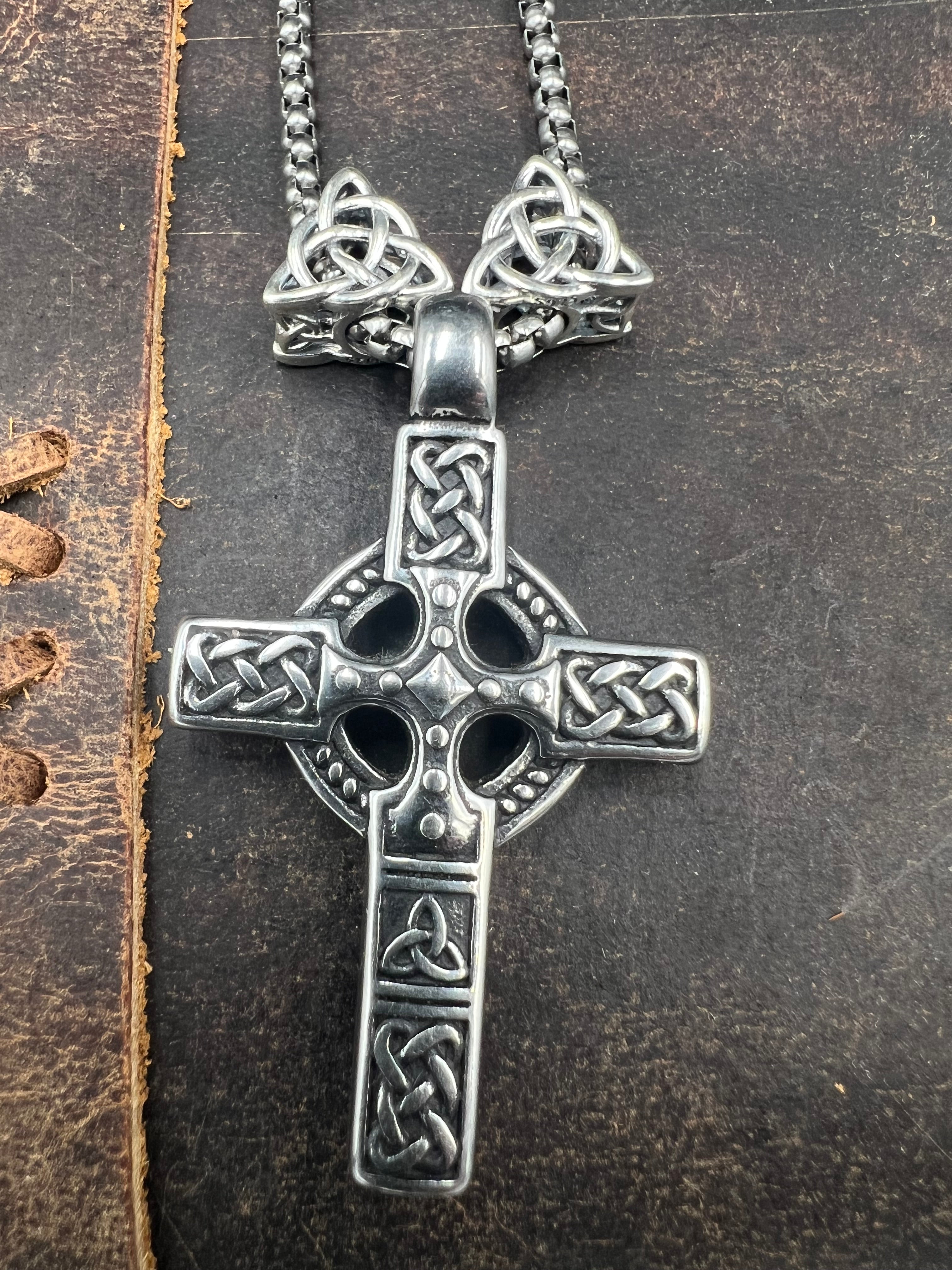 Celtic Triquetra Necklace - Motif Metalworks