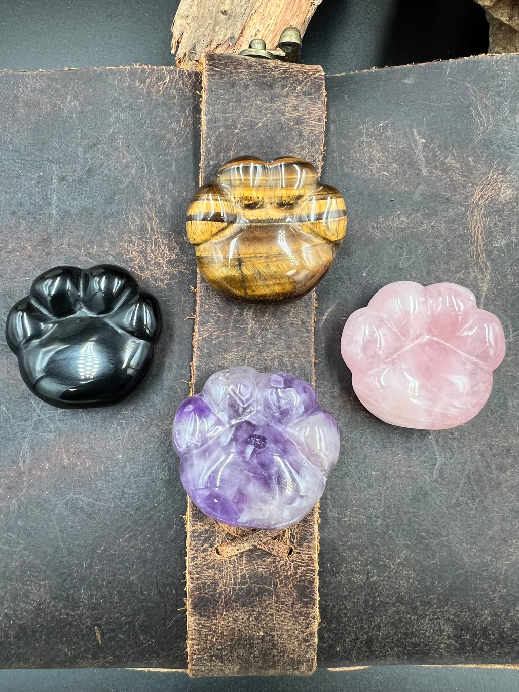 Stone Pocket Paw - 38mm - Motif Metalworks